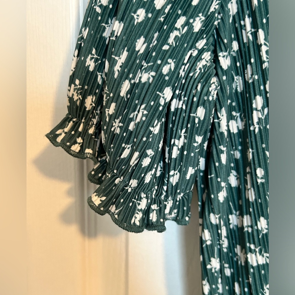 H&M floral tiered dress - Picture 3 of 10